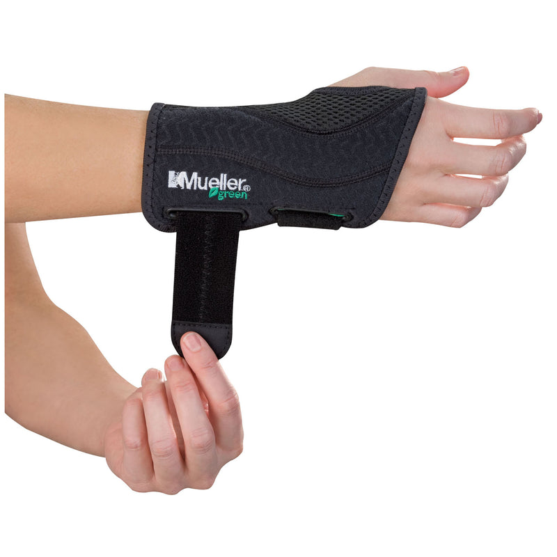 MUELLER® GREEN FITTED WRIST BRACE